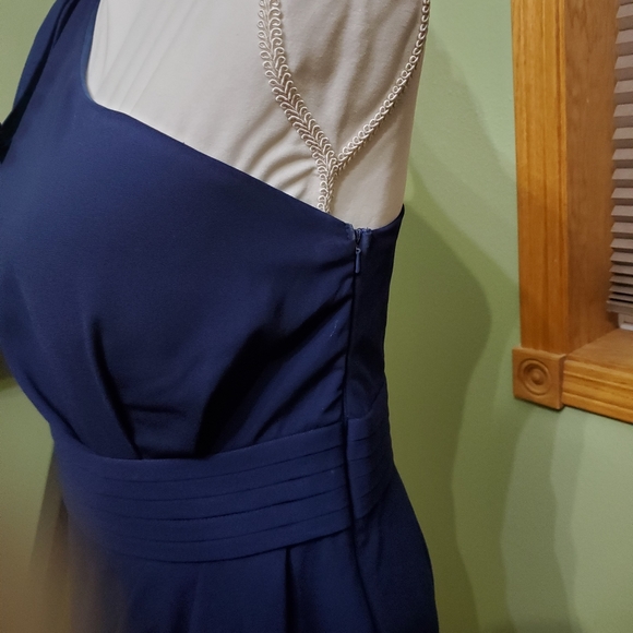 One shoulder dress. Large. - Picture 2 of 10